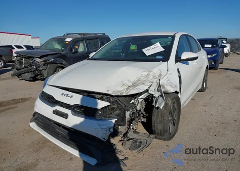 2024 Kia Forte Lxs z USA, uszkodzony, nr VIN 3KPF24AD7RE767734